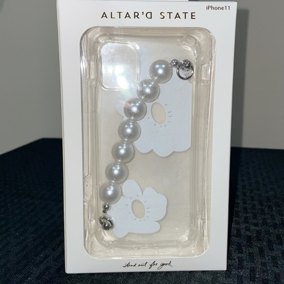 NWT Altar’d State Clear Case W/ White Flowers & Pearls Phone Case For iPhone11 - Picture 2 of 4